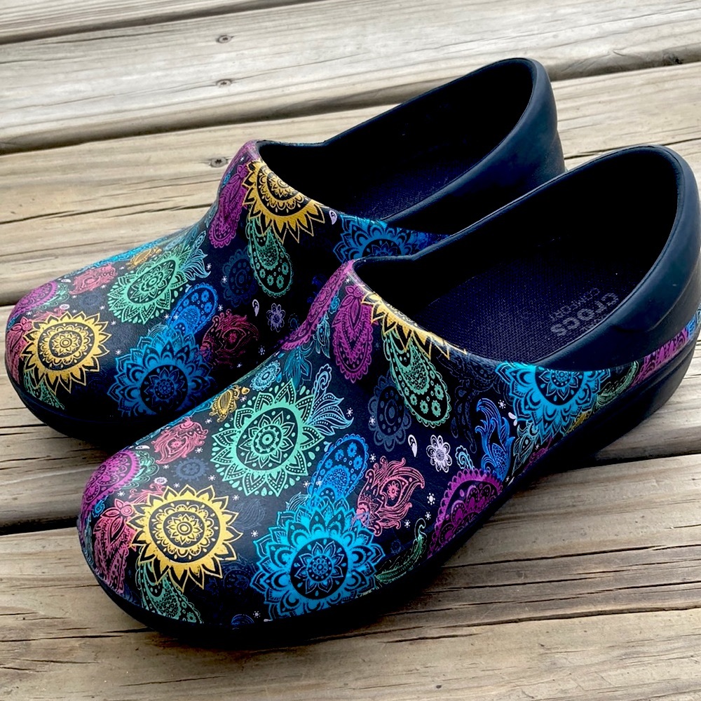CROCS: Dual Comfort